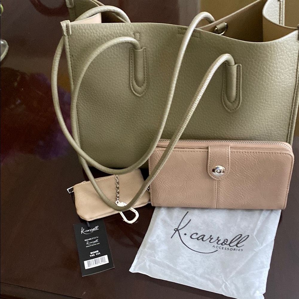 Green and Tan Tote Bag Set with Structured Design